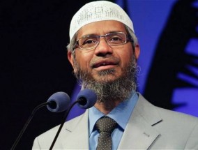 Zakir Naik博士在巴德沙希清真寺向15万多名与会者发表讲话